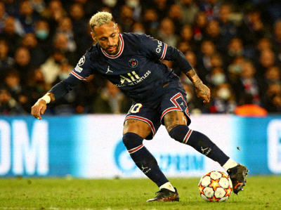 内马尔·达·席尔瓦施展华丽脚法的瞬间