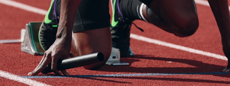 谷爱凌在自由式滑雪U型场地完成高难度动作的空中姿态